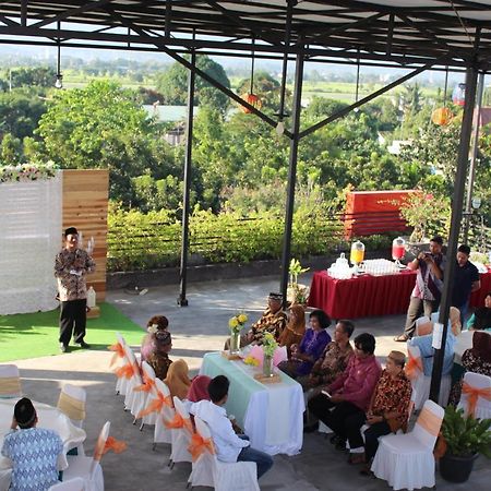 Pratama Hotel & Convention Mataram Exteriér fotografie