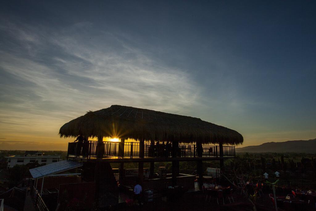 Pratama Hotel & Convention Mataram Exteriér fotografie