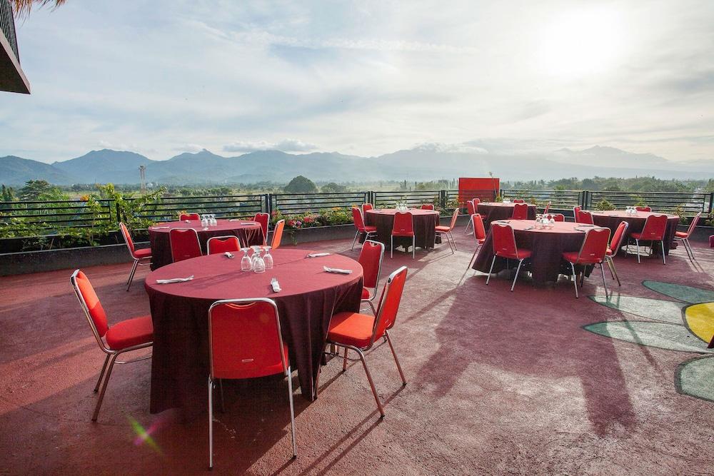 Pratama Hotel & Convention Mataram Exteriér fotografie